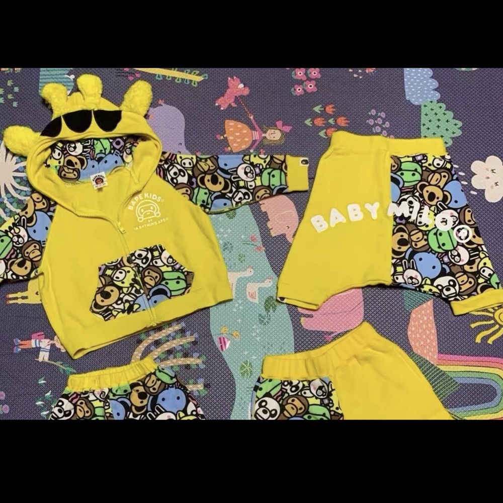 BAPE limited edition giraffe suit 110cm（hoodie + crying face pants）